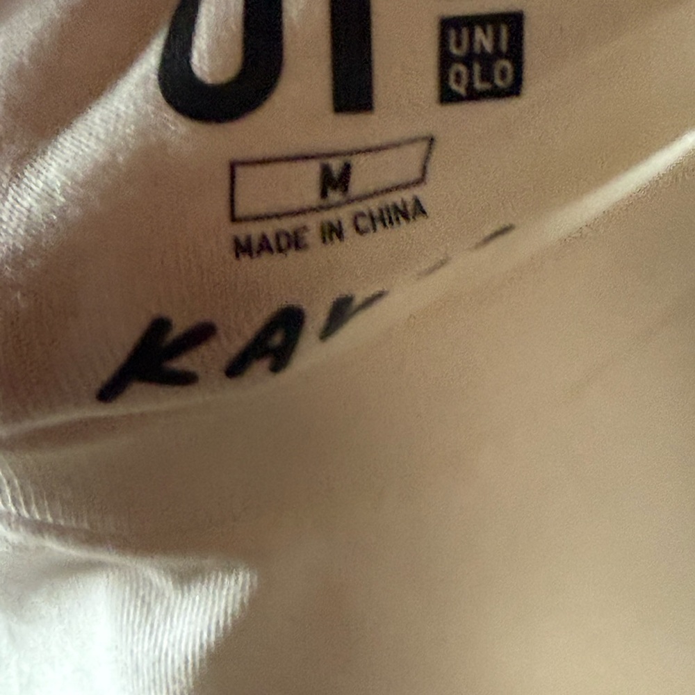 Kaws x Uniqlo UT  2019 6th Limited Edition T-shirt Medium - Picture 3 of 10